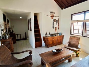 RUMAH BALINESE EXCLUSIVE 2 LANTAI DI SILIGITA NUSA DUA DEKAT PANTAI MENGIAT