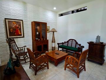 RUMAH BALINESE EXCLUSIVE 2 LANTAI DI SILIGITA NUSA DUA DEKAT PANTAI MENGIAT