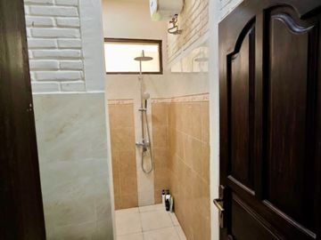 RUMAH BALINESE EXCLUSIVE 2 LANTAI DI SILIGITA NUSA DUA DEKAT PANTAI MENGIAT