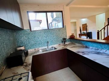 RUMAH BALINESE EXCLUSIVE 2 LANTAI DI SILIGITA NUSA DUA DEKAT PANTAI MENGIAT