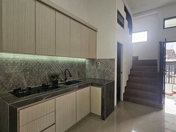 TURUN HARGA! Dijual Rumah Minimalis Modern 2 Lantai dengan SHM di Harapan Indah Bekasi
