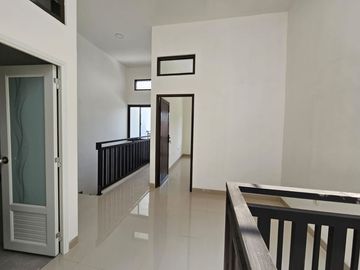 TURUN HARGA! Dijual Rumah Minimalis Modern 2 Lantai dengan SHM di Harapan Indah Bekasi