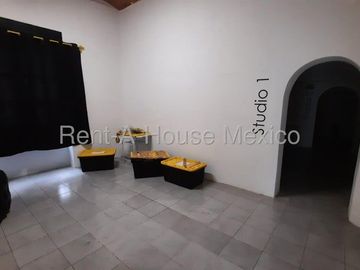 Casa en Renta con Uso de Suelo Comercial en San Miguel Chapultepec cerca de la estación de metro Juanacatlán #27-61 AVC