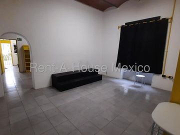 Casa en Renta con Uso de Suelo Comercial en San Miguel Chapultepec cerca de la estación de metro Juanacatlán #27-61 AVC