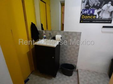 Casa en Renta con Uso de Suelo Comercial en San Miguel Chapultepec cerca de la estación de metro Juanacatlán #27-61 AVC