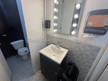 Casa en Renta con Uso de Suelo Comercial en San Miguel Chapultepec cerca de la estación de metro Juanacatlán #27-61 AVC