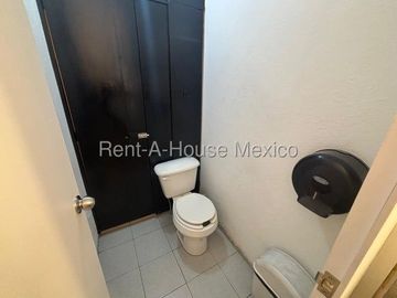 Casa en Renta con Uso de Suelo Comercial en San Miguel Chapultepec cerca de la estación de metro Juanacatlán #27-61 AVC