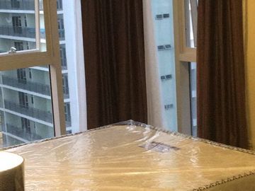 Spacious 1 bedroom with balcony for rent at Two Maridien at BGC