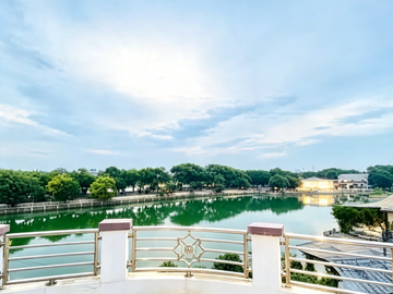 RUMAH 3 LANTAI SIAP HUNI DI CAKUNG JAKARTA TIMUR – VIEW DANAU | PARKIR 7 MOBIL | SHM