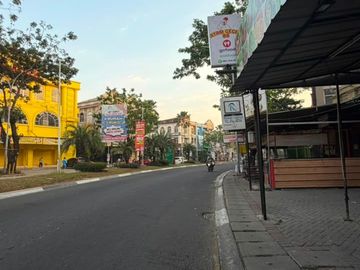 Disewakan ruko di pinggir jalan utama samping raja cafe Galaxy Bekasi