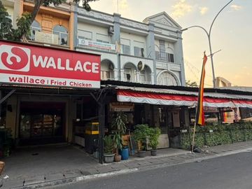 Disewakan ruko di pinggir jalan utama samping raja cafe Galaxy Bekasi