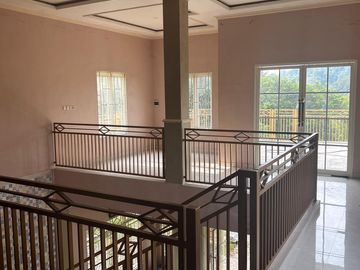 Dijual Villa dengan Halaman Luas di Purwodadi Nongkojajar Pasuruan