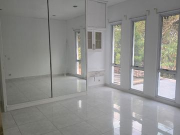 Disewakan Rumah 2 Lantai Siap Huni Baru Renov BSD Strategis