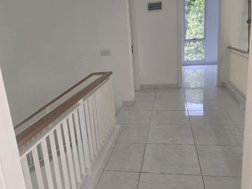 Disewakan Rumah 2 Lantai Siap Huni Baru Renov BSD Strategis