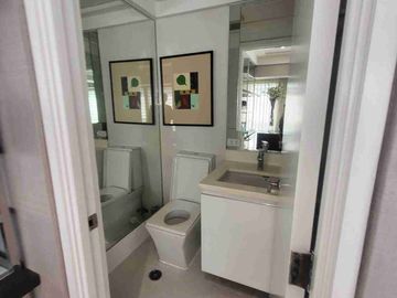 4 Bedrooms for rent in The Forbes Tower, Valero St., Sal edo Village