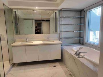 4 Bedrooms for rent in The Forbes Tower, Valero St., Sal edo Village