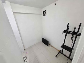 Disewakan 2kamar semi furnish lantai rendah apartemen bassura city