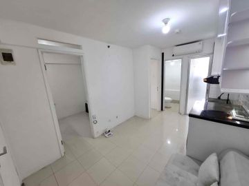 Disewakan 2kamar semi furnish lantai rendah apartemen bassura city