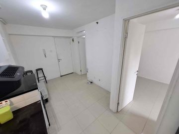 Disewakan 2kamar semi furnish lantai rendah apartemen bassura city