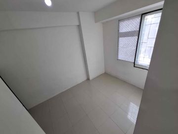 Disewakan 2kamar semi furnish lantai rendah apartemen bassura city
