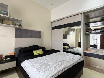Rumah di Cilandak Lengkap Private Pool Akses Mudah ke Citos & MRT
