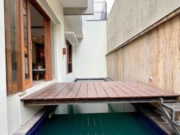 Rumah di Cilandak Lengkap Private Pool Akses Mudah ke Citos & MRT