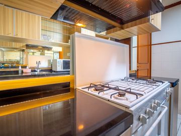 Hunian Strategis & Full Furnished! Disewakan Apartement Puri Casablanca 1 BR, Harga Negotiable, Lokasi Dekat - Mall Kota kasablanka, Kuningan, Tebet