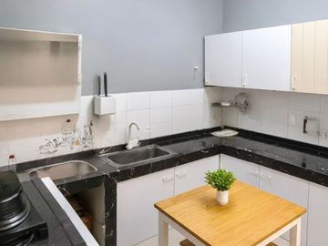 DIJUAL RUMAH 3 LANTAI SIAP HUNI ROW 3 MOBIL DI DURI KEPA GREENVILLE