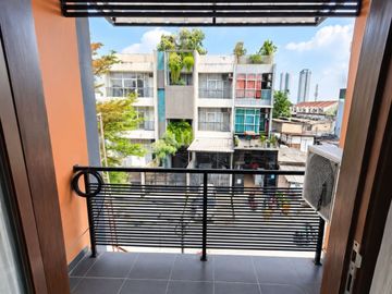 DIJUAL RUMAH 3 LANTAI SIAP HUNI ROW 3 MOBIL DI DURI KEPA GREENVILLE
