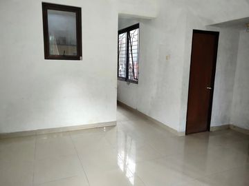 Rumah 2LT Over Kredit dkt Stasiun sisa 7 THN LG di Cikaret Cibinong Bogor
