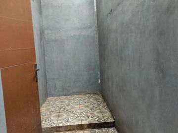 Rumah 2LT Over Kredit dkt Stasiun sisa 7 THN LG di Cikaret Cibinong Bogor