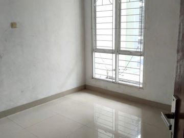 Rumah 2LT Over Kredit dkt Stasiun sisa 7 THN LG di Cikaret Cibinong Bogor