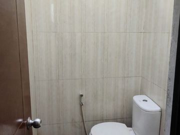 Rumah 2LT Over Kredit dkt Stasiun sisa 7 THN LG di Cikaret Cibinong Bogor