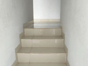 Rumah 2LT Over Kredit dkt Stasiun sisa 7 THN LG di Cikaret Cibinong Bogor
