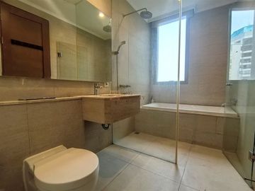 New Furnished Masih Fress, Disewakan Condominium Taman Anggrek Residences 3BR+1 Siap Huni Luas 135m2 Strategis Dekat Mall TA, Hublife Tanjung Duren