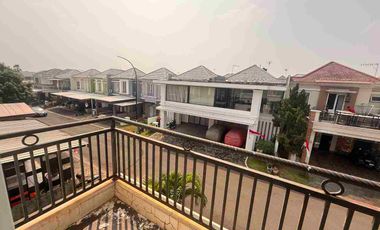 ‼️Turun Harga‼️
Dijual Rumah Cantik Full Furnished Posisi Hoek di Kota Wisata Cibubur