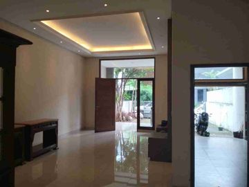 Rumah Townhouse 3 Lantai Siap Huni di Kemang Utara, Jakarta Selatan