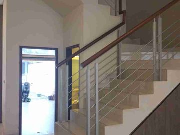 Rumah Townhouse 3 Lantai Siap Huni di Kemang Utara, Jakarta Selatan