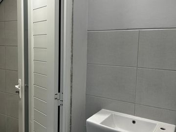 Disewakan Rumah Brand New Semi Furnish Dekat Akses Tol dan Kawasan Kuliner di Sutera Harmoni Alam Sutera Tangerang