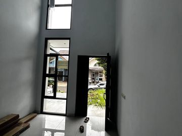 Disewakan Rumah Brand New Semi Furnish Dekat Akses Tol dan Kawasan Kuliner di Sutera Harmoni Alam Sutera Tangerang