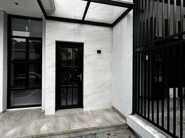 Disewakan Rumah Brand New Semi Furnish Dekat Akses Tol dan Kawasan Kuliner di Sutera Harmoni Alam Sutera Tangerang