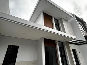 Disewakan Rumah Brand New Semi Furnish Dekat Akses Tol dan Kawasan Kuliner di Sutera Harmoni Alam Sutera Tangerang