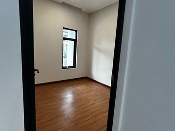 Disewakan Rumah Brand New Semi Furnish Dekat Akses Tol dan Kawasan Kuliner di Sutera Harmoni Alam Sutera Tangerang
