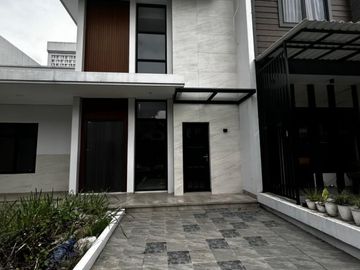 Disewakan Rumah Brand New Semi Furnish Dekat Akses Tol dan Kawasan Kuliner di Sutera Harmoni Alam Sutera Tangerang