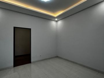 Disewakan Rumah Brand New Semi Furnish Dekat Akses Tol dan Kawasan Kuliner di Sutera Harmoni Alam Sutera Tangerang