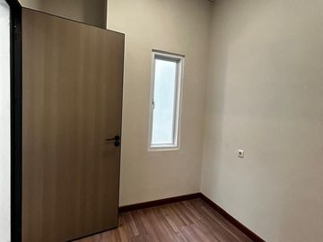 Disewakan Rumah Brand New Semi Furnish Dekat Akses Tol dan Kawasan Kuliner di Sutera Harmoni Alam Sutera Tangerang