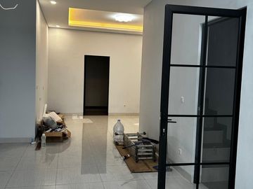 Disewakan Rumah Brand New Semi Furnish Dekat Akses Tol dan Kawasan Kuliner di Sutera Harmoni Alam Sutera Tangerang