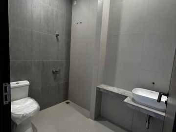 Disewakan Rumah Brand New Semi Furnish Dekat Akses Tol dan Kawasan Kuliner di Sutera Harmoni Alam Sutera Tangerang