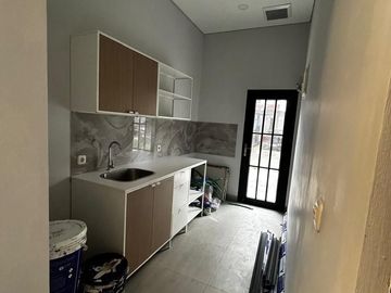 Disewakan Rumah Brand New Semi Furnish Dekat Akses Tol dan Kawasan Kuliner di Sutera Harmoni Alam Sutera Tangerang