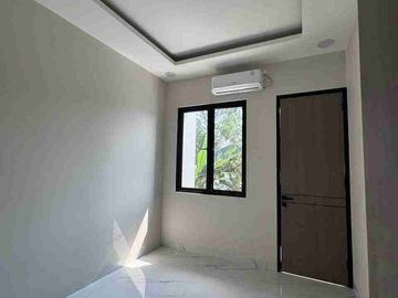 Rumah Baru Siap Huni, Desain Estetik Cantik Nyaman untuk Keluarga HRB199